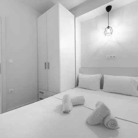 Denizen And Apartments, Nilie Hospitality Mgmt Apartment *
